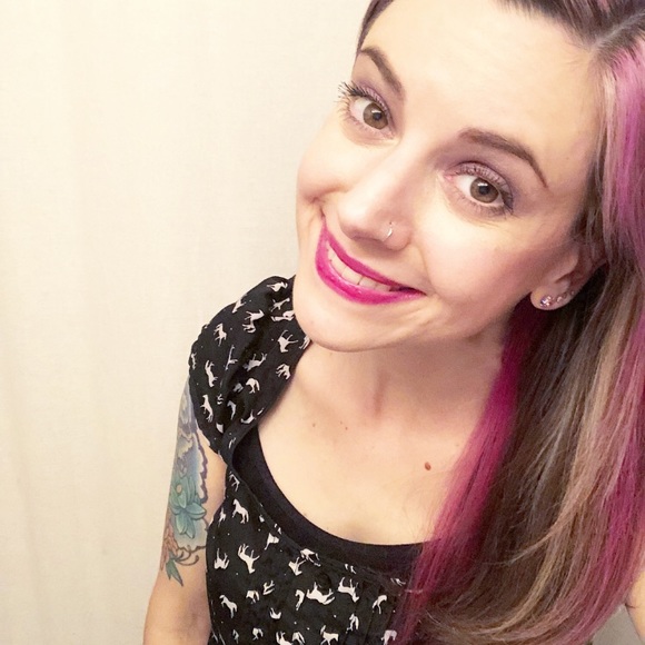 Meet Your Posher, Erin 💕 - Picture 5 of 5